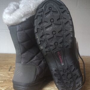 Columbia Women's Gray Winter Boots